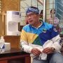 Gubernur Jawa Barat Ridwan Kamil saat bersantap siang bersama perwakilan atlet peraih medali kemenangan di PON XX Papua bertempat di kawasan Kota Raja, Jayapura, Papua, Jumat (15/10/2021). (ANTARA/Andi Firdaus).