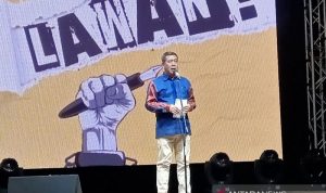 Direktur Perfilman, Musik, dan Media, Direktorat Jenderal Kebudayaan, Kementerian Pendidikan, Kebudayaan, Riset, dan Teknologi Ahmad Mahendra memberi sambutan dalam acara pembukaan pameran tokoh pers di balik Sumpah Pemuda dengan tema "Lawan" di M Bloc Space, Jakarta Selatan, Jumat (22/10/2021) (ANTARA/Fathur Rochman)