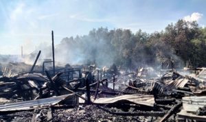 Sebanyak 38 rumah semi permanen di RT 3 Kelurahan Sebengkok, Tarakan, Kalimantan Utara hangus terbakar pada Selasa siang (26/10). ANTARA/Susylo Asmalyah.