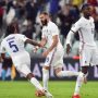 Penyerang timnas Prancis Karim Benzema (tengah) merayakan golnya dalam pertandingan lawan Belgia di semifinal UEFA Nations League di Allianz Stadium, Turin, Italia pada 8 Oktober 2021. ANTARA/REUTERS/MASSIMO PINCA.