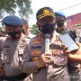 Kepala Kepolisian Resor (Kapolres) Cirebon Kota, Polda Jawa Barat AKBP Fahri Siregar (tengah) saat memberi keterangan kepada media di Cirebon, Jawa Barat, Kamis (14/10/2021). (ANTARA/Khaerul Izan)
