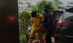Bos Pengendali 23 Aplikasi Pinjol Ilegal Diringkus Polda Jabar Polisi menahan tersangka bos pinjaman online ilegal di Polda Jawa Barat, Kota Bandung, Selasa (19/10/2021). ANTARA/Bagus Ahmad Rizaldi