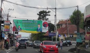 Jalur Puncak-Cianjur, Jawa Barat, sangat padat di sejumlah titik rawan hingga Jumat petang (29/10). ANTARA/Ahmad Fikri