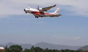 Pesawat CN235-220 melakukan uji terbang dengan memakai bahan bakar Bioavtur J2.4 yang merupakan campuran 2,4 persen minyak inti kelapa sawit dengan minyak fosil. ANTARA/HO-Kementerian ESDM.
