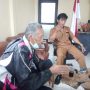 Kades Kertajaya Tatan Asmara bersama anggota BPD Oja Sujani. Foto pepen apendi