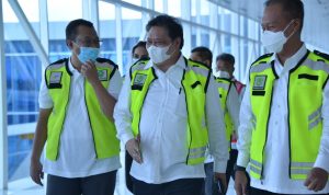 Menteri Bidang Perekonomian Airlangga Hartarto ketika mengunjungi KEK Gresik