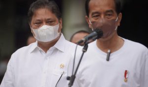 Menteri Koordinator Bidang Perekonomian Airlangga Hartarto ketika mendampingi Presiden Joko Widodo di Yogyakarta