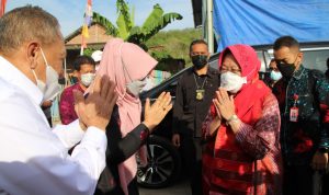 Polemik Bansos di Lombok Timur Bukan Urusan Menteri Sosial! Menteri Sosial Tri Rismaharini lakukan kunjungan kerja ke NTT