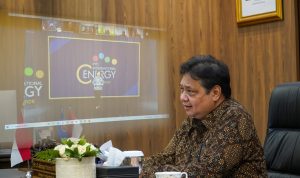 Menteri koordinator bidang perekonomian Arlangga Hartarto menjadi pembicara pada sebuah seminar