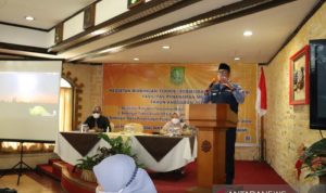 Pelaku UMKM di Sukabumi Didorong untuk Gunakan Sistem OSS Wali Kota Sukabumi Achmad Fahmi saat berbicara pada pelatihan UMKM untuk penggunaan sistem OSS perizinan berusaha, di Kota Sukabumi, baru-baru ini (ANTARA/HO/Diskominfo Kota Sukabumi)