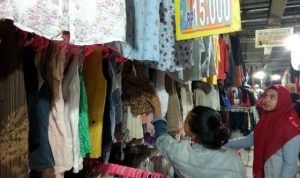 Pejual pakaian jadi di Kota Bandung (foto: Istimewa)