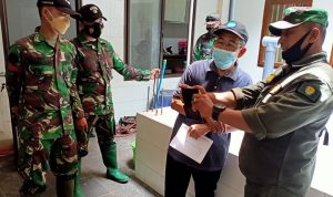 Personil TNI Sektor 22 memeriksa pengelolaan limbah pabrik Baso Semar