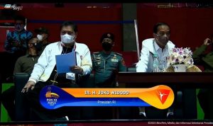 Presiden Joko widodo didampingi Menko Airlangga Hartarto menyaksikan Cabor Final Wushu