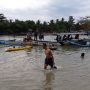 Sejumlah warga saat melakukan pencarian terhadap seorang bocah berusia lima tahun yakni Insan Fauzi yang terseret arus Sungai Palangpang, Desa Ciwaru, Kecamatan Ciemas, Kabupaten Sukabumi,  (Antara/HO/Tim SAR)