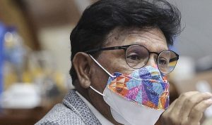 Menteri Komunikasi dan Informatika Johnny G Plate (kiri) mengikuti rapat kerja dengan Komisi I DPR di Kompleks Parlemen, Senayan, Jakarta, Rabu (22/9/2021). Rapat tersebut membahas penyesuaian RKA-K/L Kemkominfo Tahun Anggaran 2022. ANTARA FOTO/Dhemas Reviyanto/wsj.