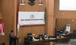 DPRD Kabupaten Bogor Sahkan APBD Perubahan 2021 Rp 8,38 Triliun Rapat paripurna di Gedung DPRD, Cibinong, Kabupaten Bogor, Jawa Barat, Kamis (30/9/2021). (ANTARA/Daffa Rifqi Fawwazi)