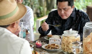 Ridwan Kamil memberikan jamuan makan siang dengan menu jengkol kepada menteri bUMN Erick Tohir