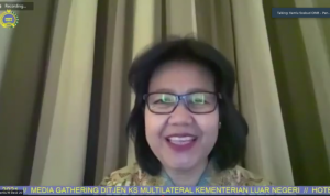 Direktur Sosial Budaya dan Organisasi Internasional Negara Berkembang Kementerian Luar Negeri Penny D Herasati menyampaikan terkait keikutsertaan Indonesia dalam menjajaki pusat pelatihan vaksin COVID-19. Indonesia bersaing dengan India dan Korea Selatan untuk menjadi hub yang diinisiasi oleh Organisasi Kesehatan Dunia (WHO) itu. (ANTARA/ Juwita Trisna Rahayu)