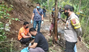 Jasad Bayi dengan Tangan dan Kaki Terikat Ditemukan di Kebun Jasad Bayi dengan Tangan dan Kaki Terikat Ditemukan di Kebun