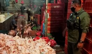 Sub 6 Setor 22 Satgas Citarum melakukan monitoring terhadap tempat usaha potong ayam