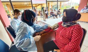 Warga Soreang sedang dilakukan vaksin yang digelar Prudential