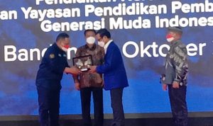 Suasana penandatanganan nota kesepahaman antara BP2MI dengan AIPIN dan Yayasan Pendidikan Pembangunan Generasi Muda Indonesia, di Hotel Intercontinental Bandung, Selasa (5/10).