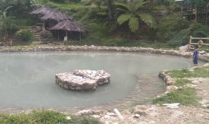 Pemandian Air Panas Cibuni, Rancabali, Kabupaten Bandung tampak sepi, hanya ada warga sekitar.