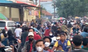 Kondisi aktivitas masyarakat mengalami peningkatan semasa liburan nataru di kawasan Rancaekek Kabupaten Bandung