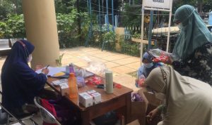 Kegiatan di Bank Sampah Merdeka Sukmajaya. (ist)