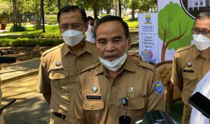 Kadisdukcapil Kota Bandung, Tatang Muhtar, di Balai Kota Bandung, Selasa (12/10).
