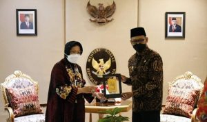 Wakil Wali Kota Depok Imam Budi Hartono atau akrab disapa IBH baru saja menggelar pertemuan dengan Menteri Sosial (Mensos) Tri Rismaharini, Selasa (12/10).