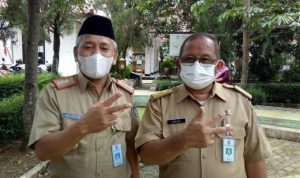 Mampu Tekan Kasus Covid, Ini Rahasia Tapos Hingga Nol Persen Lurah Tapos (kiri) bersama Camat Tapos, Abdul Muthalib (kanan). (ist)