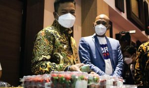 Kemudahan Kredit Perbankan Bisa Berantas Bank Emok Bupati Bandung Dadang Supriatna meminta pihak perbankan, untuk memudahkan pemberian kredit bagi para pelaku Usaha Mikro, Kecil dan Menengah (UMKM) di Kabupaten Bandung.