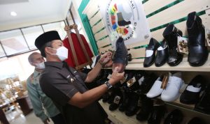 Guna Pulihkan Perekonomian, Bupati Bandung Akan Gerakan Ekonomi Kreatif Dalam upaya untuk melakukan Pemulihan Ekonomi Nasional (PEN), gerakan ekonomi kreatif sangat dibutuhkan didalam kondisi pandemi Covid-19. Hal tersebut dikatakan Bupati Bandung, Dadang Supriatna saat di konfirmasi, Jumat (15/10).