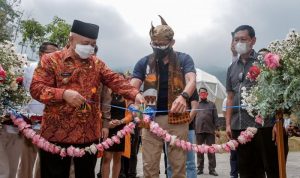 Revitalisasi Toilet di Tempat Wisata Dapat Tingkatkan Wisatawan Menteri Pariwisata dan Ekonomi Kreatif Sandiaga Uno ketika meresmikan toilet wisata di Lembah Indah, Kabupaten Malang, Jawa Timur, Sabtu (16/10). ANTARA/HO-Kemenparekraf