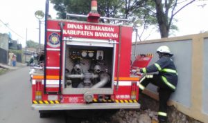 Kebakaran di Jatinangor Sumedang Terjadi Lagi, Dua Rumah Hangus Hingga Kerugian Ratusan Juta Kebakaran di Jatinangor Sumedang Terjadi Lagi, Dua Rumah Hangus Hingga Kerugian Ratusan Juta
