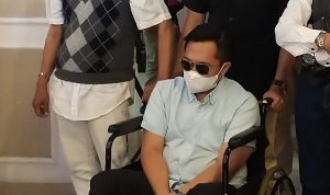 Salah satu korban pinjol ilegal berinisial TM yang dilakukan oleh 8 orang tersangka, menceritakan kondisinya pada saat mendapat tekanan. Kamis (21/10). (Sandi Nugraha/Jabar Ekspres) pinjol haram