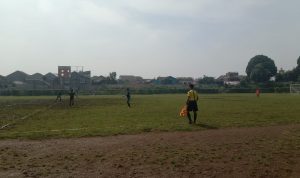 Situasi pemain yang mengikuti ajang piala soeratin tingkat Kota Cimahi sedang melakukan pertandingan. (Intan Aida/Jabar Ekspres)