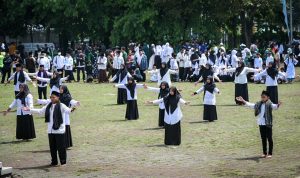 Bupati Bandung Ajak Santri Bantu Negeri Bangkit Dari Pandemi Covid-19 Upacara Peringatan Hari Santi Nasional Tahun 2021 di Lapangan Upakarti, Soreang, Jumat (22/10)