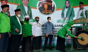 Ratusan Pimpinan Pondok Pesantren Kembali Gabung PPP Ratusan Pimpinan Pondok Pesantren Kembali Gabung PPP