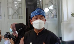 Empat Tempat Usaha di Kota Bandung Disegel, Sekda: Salah Sendiri! Sekertaris Daerah (Sekda) Kota Bandung, Ema Sumarna. (Foto: Sandi Nugraha)