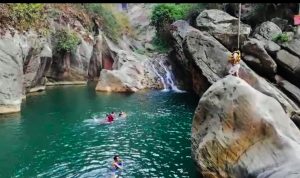 Ilustrasi wisatawan saat berlibur ke objek wisata Sanghyang Heuleut, di selatan KBB.