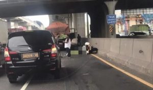 Anggota Patwal Tewas Terlindas Truk Saat Kawal Rombongan di Tol Cikampek Anggota Patwal Tewas Terlindas Truk Saat Kawal Rombongan di Tol Cikampek