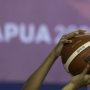 Arsip foto - Tangan pebasket putra Jawa tengah berebut bola dengan pebasket putra Jawa Barat pada pertandingan Basket Putra 5x5 PON XX Papua di GOR Mimika Sport Complex, Rabu (29/9/2021). ANTARA FOTO/Novrian Arbi/YU