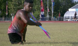 Atlet lempar lembing Papua Mesak Wetapo berlatih jelang Peparnas XVI Papua di Lapangan Mahacandra Universitas Cenderawasih (Uncen), Waena, Jayapura, Papua, Selasa (26/10/2021). ANTARA FOTO/Gusti Tanati/wpa/aww.