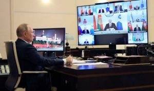 Jelang COP26, Putin Dikabarkan Takkan Hadir, Ini Penjelasan Rusia Presiden Rusia Vladimir Putin menghadiri pertemuan dengan sejumlah kepala negara Persemakmuran Negara-negara Merdeka(CIS) melalui konferensi video, di kediamannya diluar Moskow, Rusia, Jumat (15/10/2021). ANTARA FOTO/Sputnik/Evgeniy Paulin/Kremlin via REUTERS/AWW/djo (via REUTERS/SPUTNIK)