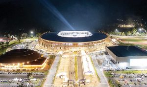 BERSIAP JELANG PEMBUKAAN: Kompleks Olahraga Kampung Harapan di Distrik Sentani, Kabupaten Jayapura, Papua (29/9). PON XX Papua. (ANTARA)