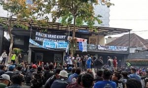 Unjuk Rasa di Graha Persib, Bobotoh Tak Puas Kinerja Pelatih