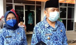 cuti bersama natal tahun baru cimahi Plt. Wali Kota Cimahi Ngatiyana (kanan) saat didampingi Asisten Pemerintahan dan Kesejahteraan Rakyat Maria Fitriana.