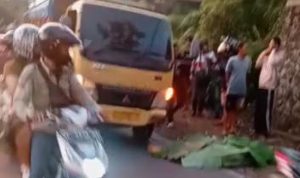 Ingin Menyalip Motor di Depannya, Pemuda Ini Tewas Tertabrak Truk